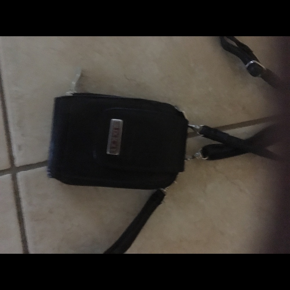 Buxton phone wallet